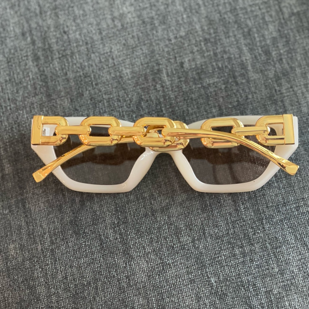 Cat Eye Statement Sunglasses with Gold Metal Earpieces ! Brand New!Never Worn! - Picture 5 of 5